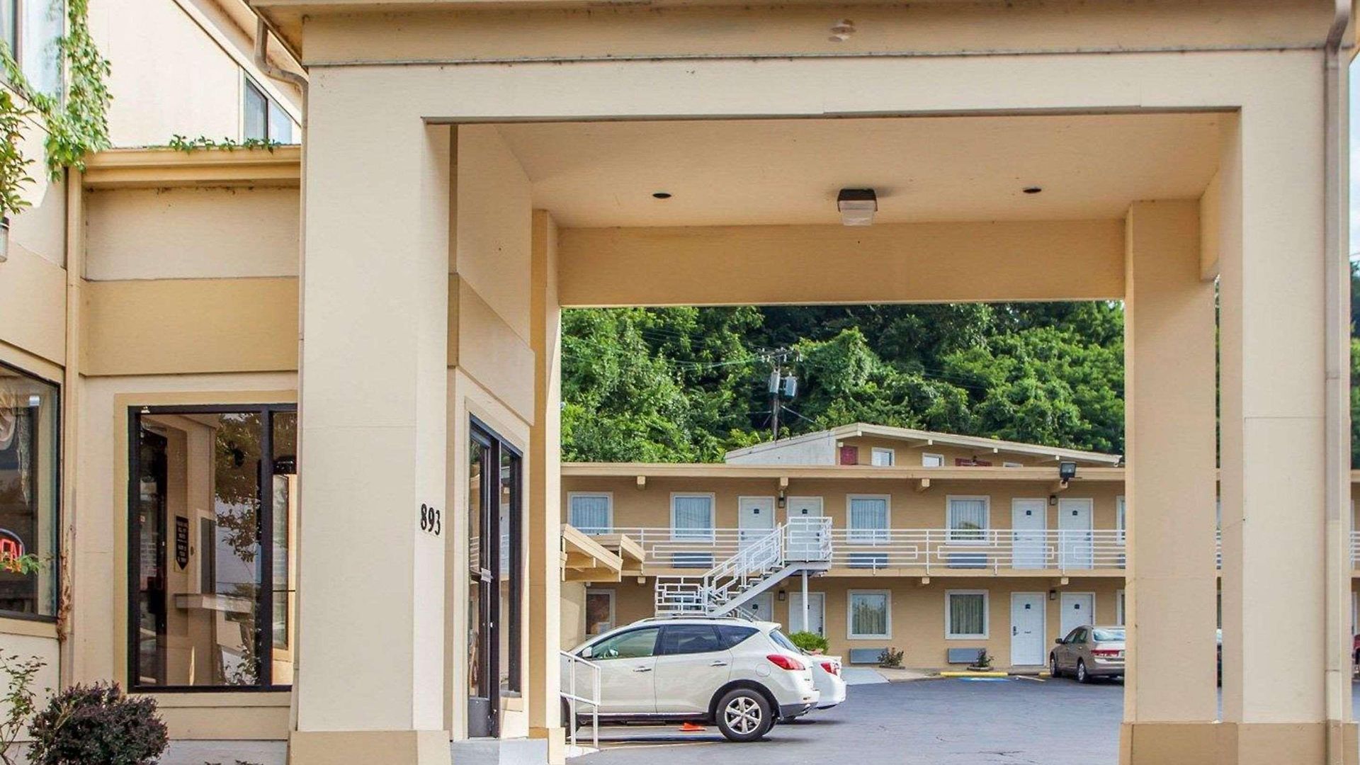 Rodeway Airport Hotel