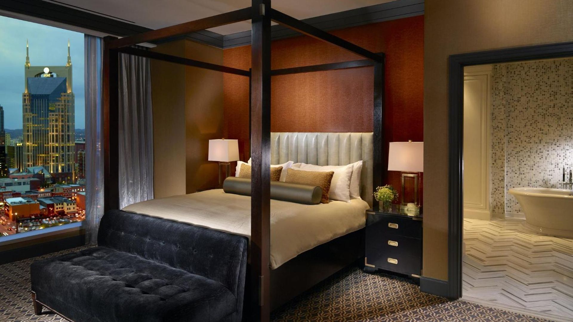 Omni Hotel 4*
