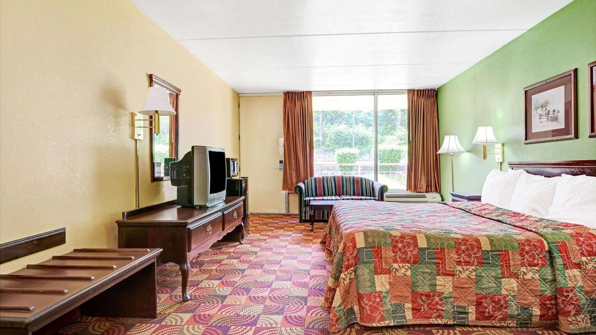 Hotel Super 8 By Wyndham Near Downtown / I-40