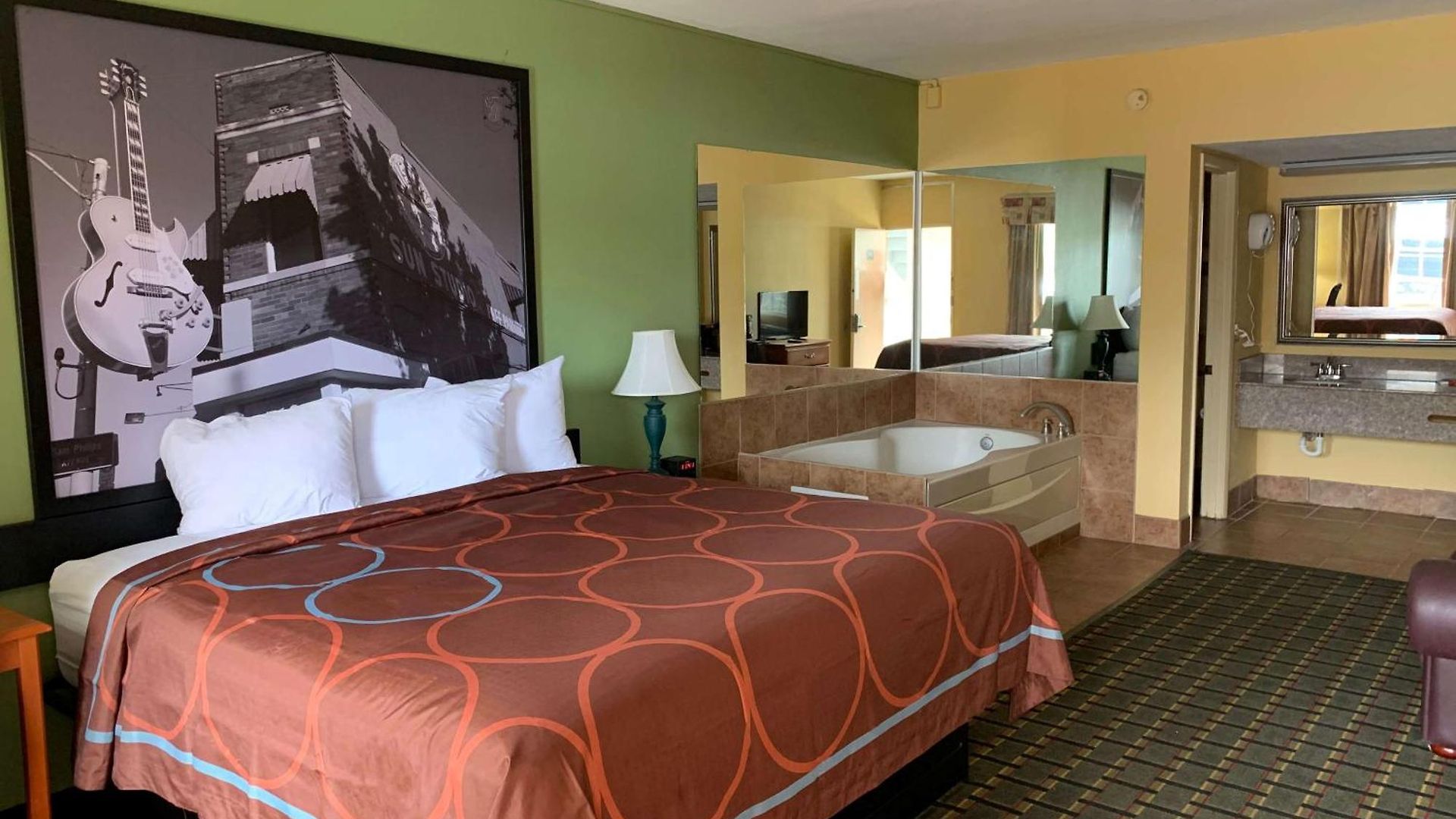 Super 8 By Wyndham Near Downtown / I-40 Hotel