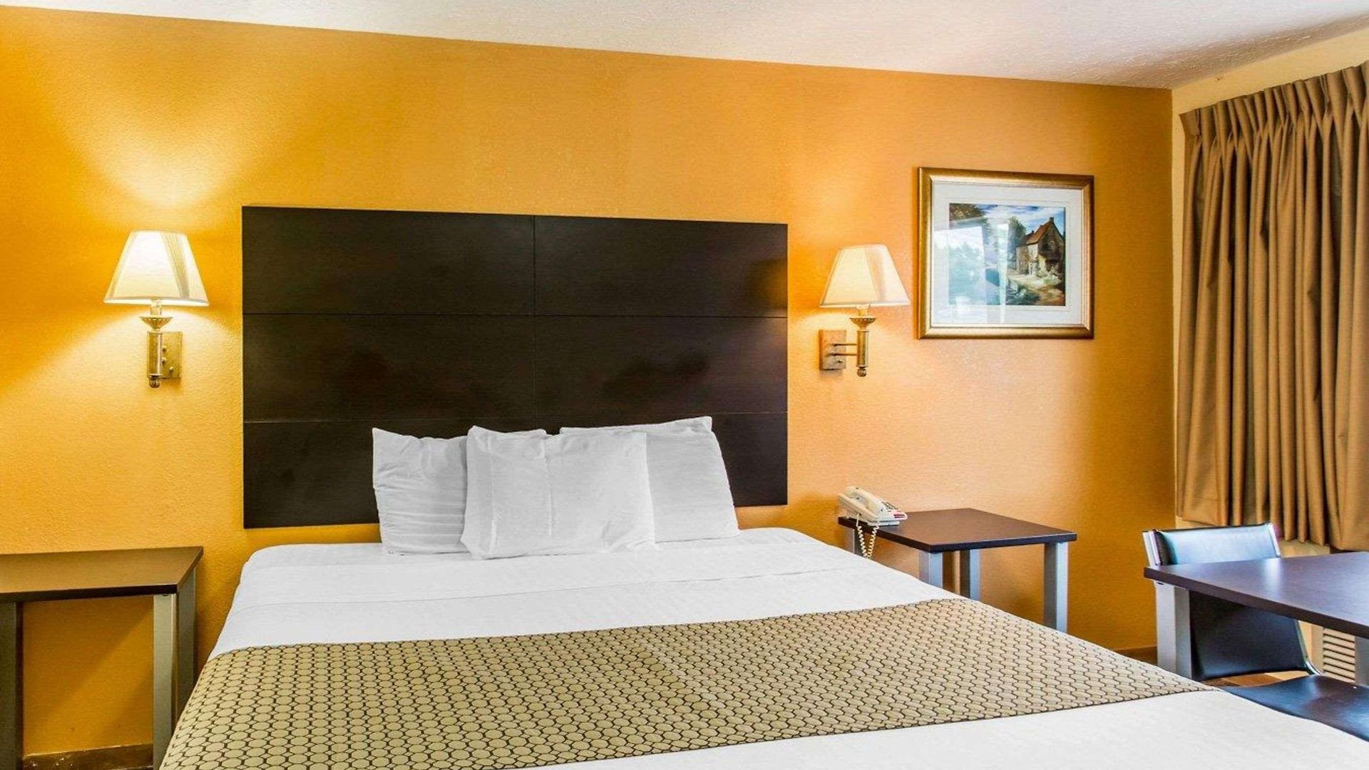 Econo North 3*