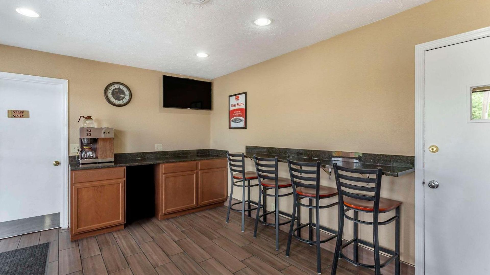 Econo North Motel 3*