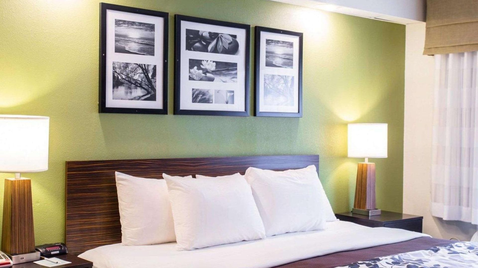 Sleep North - Downtown Area Inn 4*