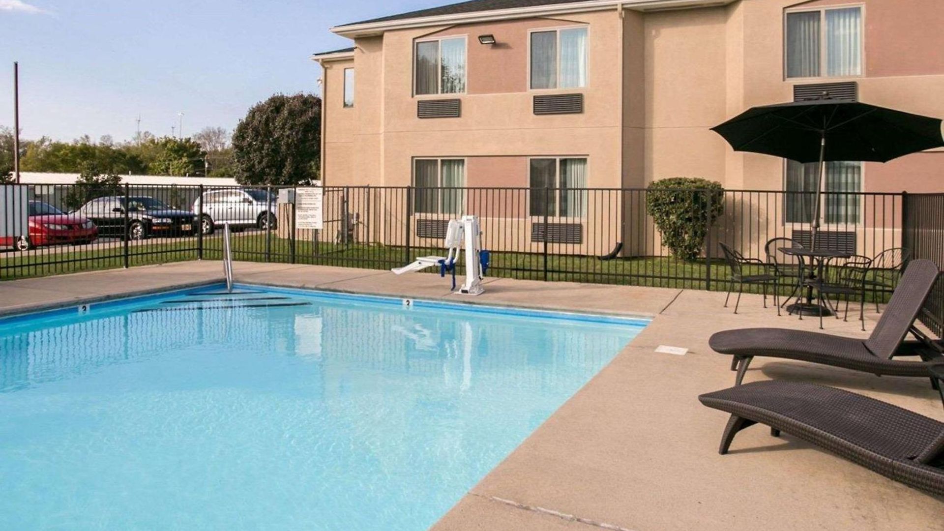 Sleep North - Downtown Area Inn 4*