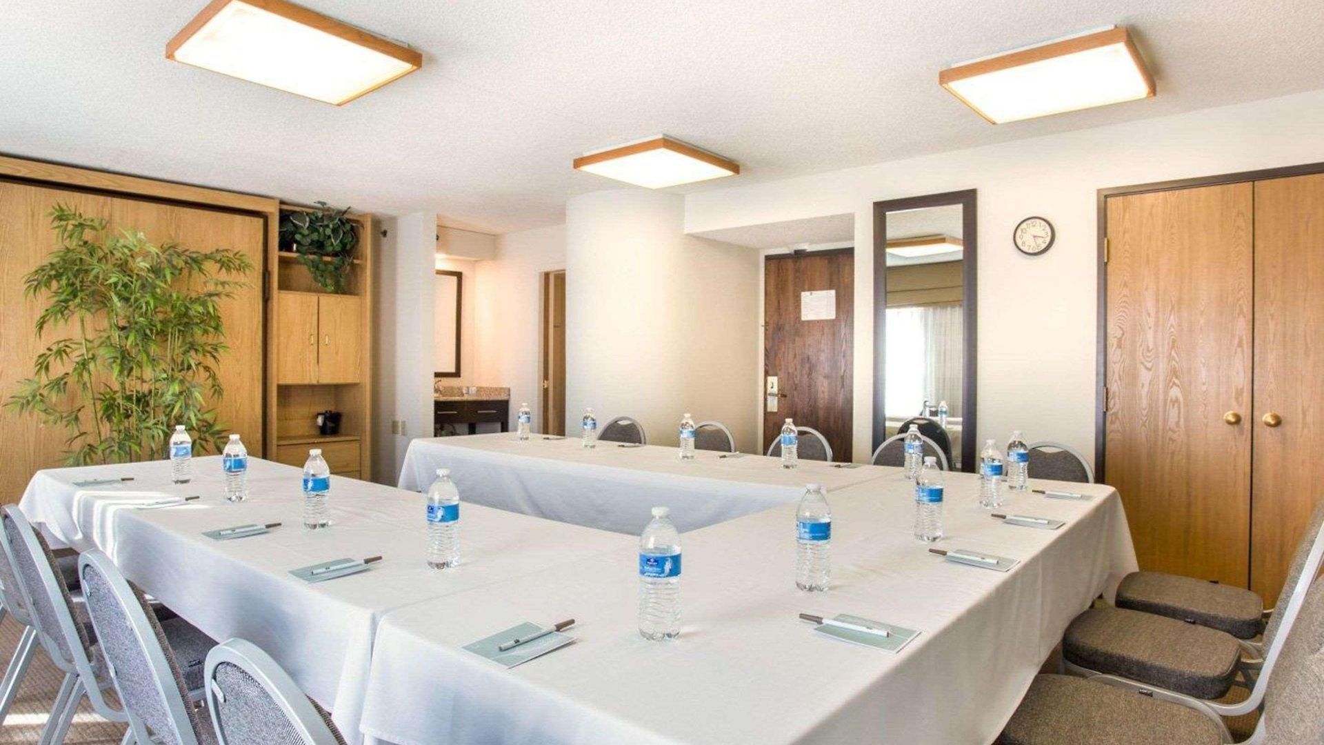 Sleep North - Downtown Area Inn 4*