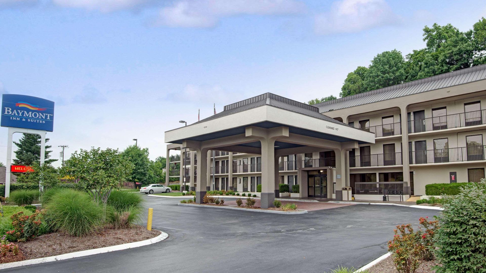 Baymont By Wyndham Airport Hotel 2*
