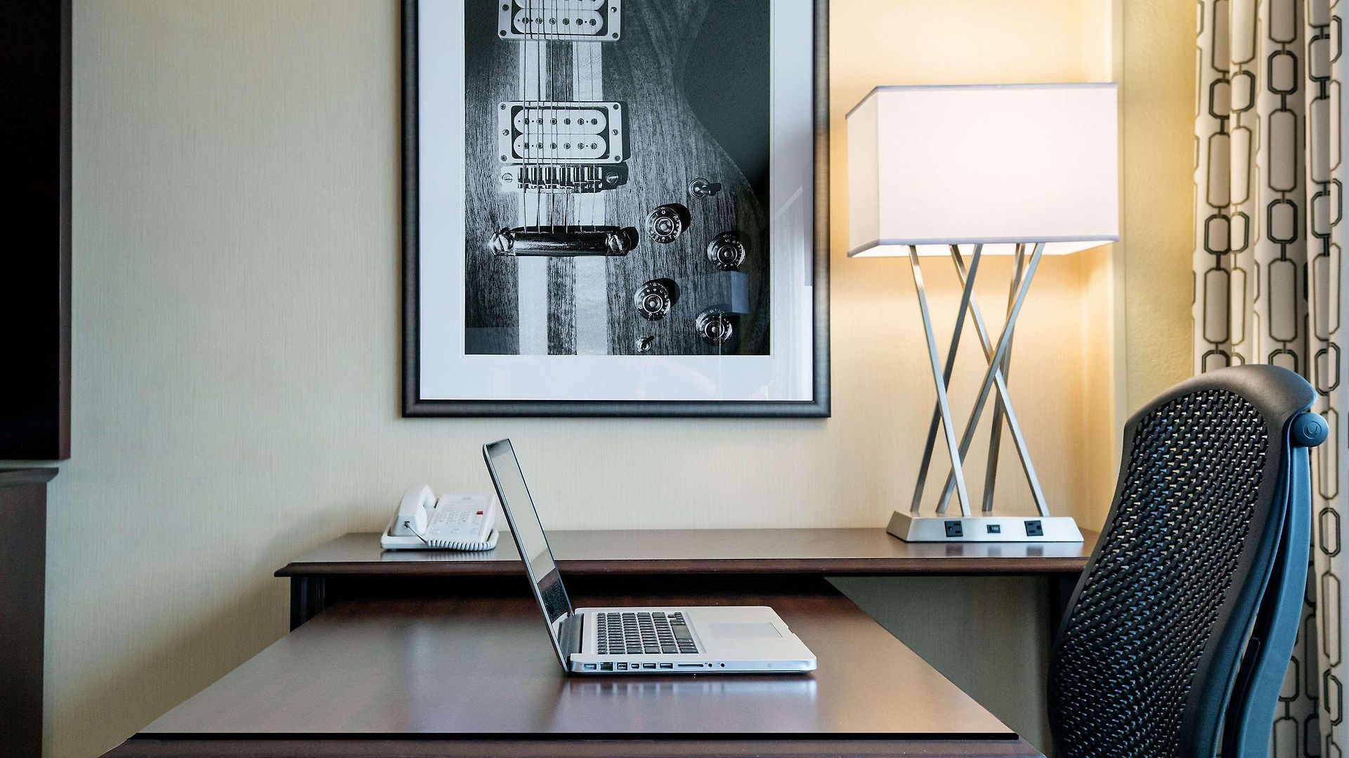 Airport Marriott Hotel 4*