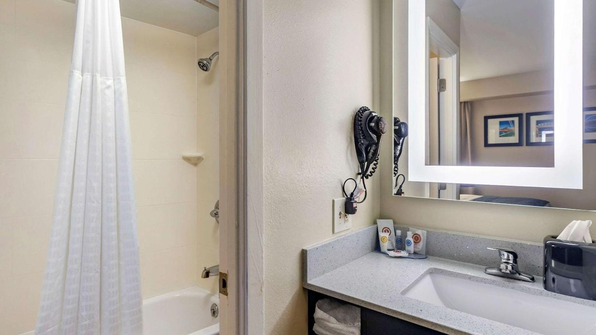 Comfort - Opryland Area 4*