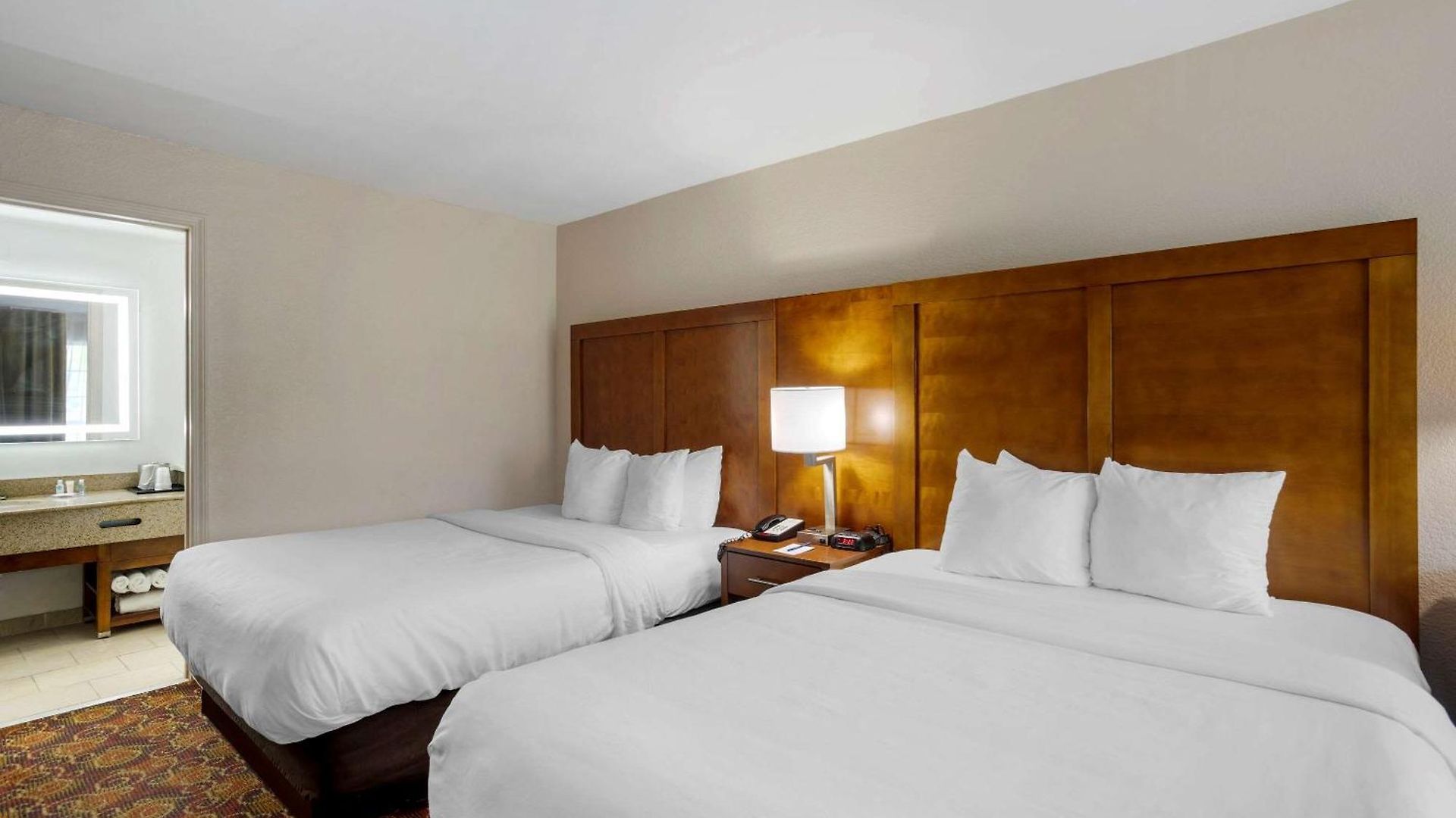 Inn Comfort Downtown - Music Center 4*