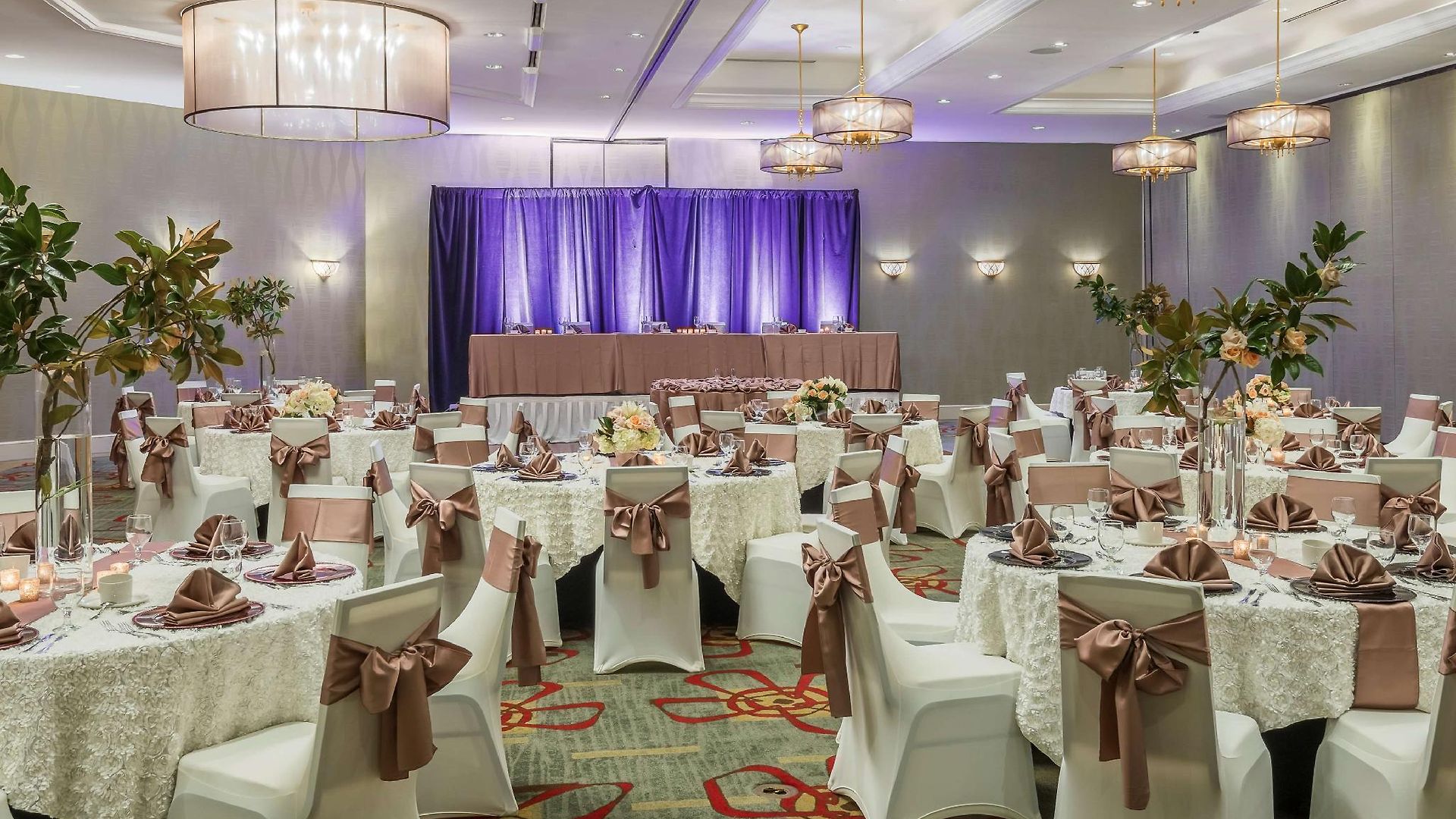 Doubletree By Hilton Downtown Hotel Nashville