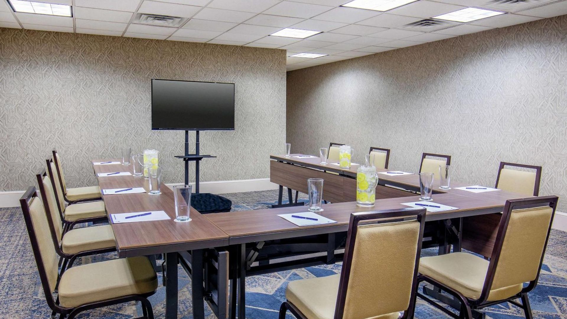 Doubletree By Hilton Downtown 4*