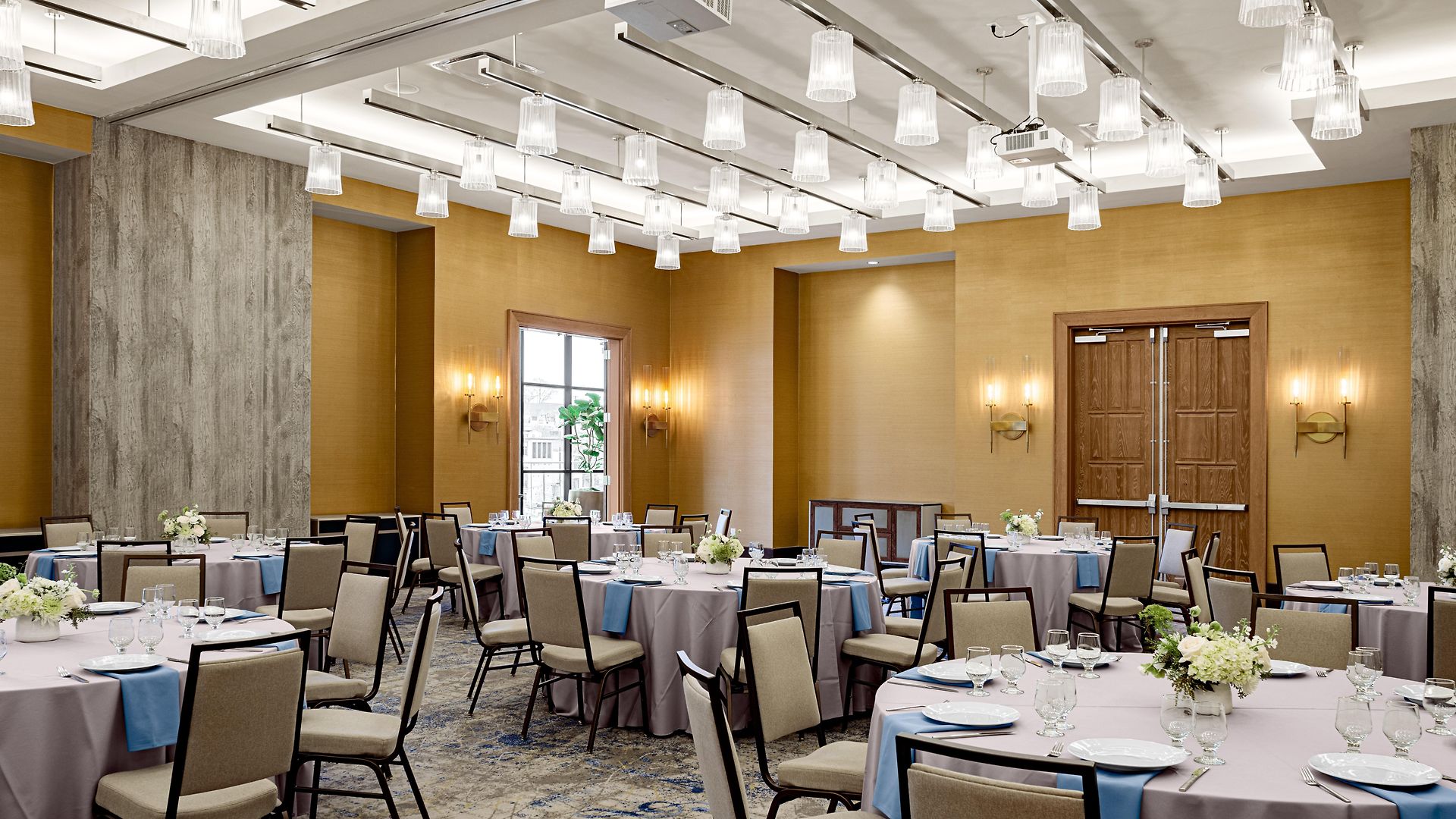 Hotel & Downtown - Broadway By Ihg 3*