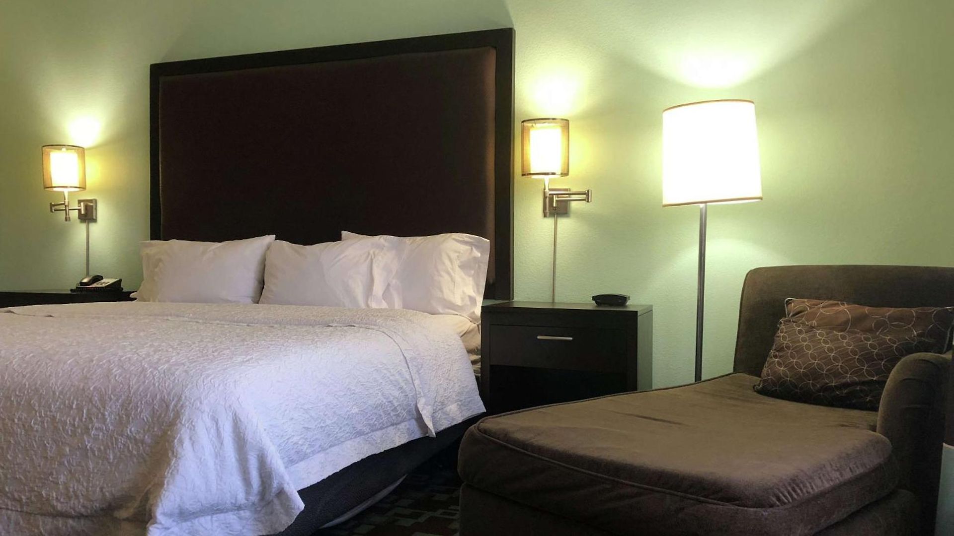 Hampton & At Opryland Hotel 3*
