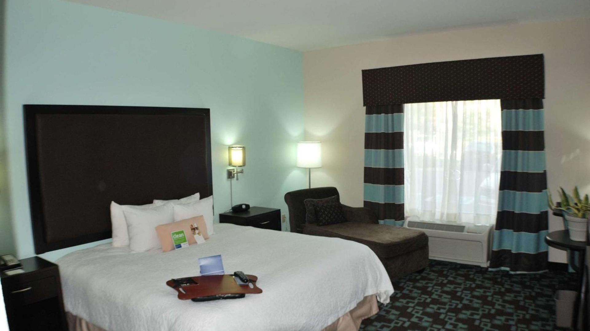 Hampton & At Opryland Hotel