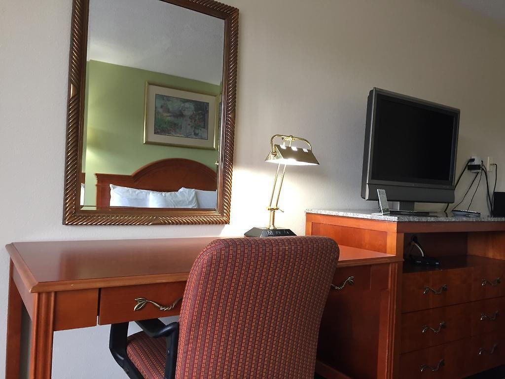 Hotel Americas Value Inn-nashville/airport South Nashville