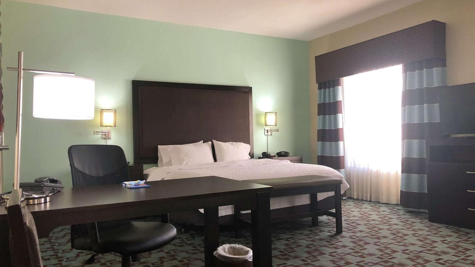 Hampton & At Opryland Hotel Nashville