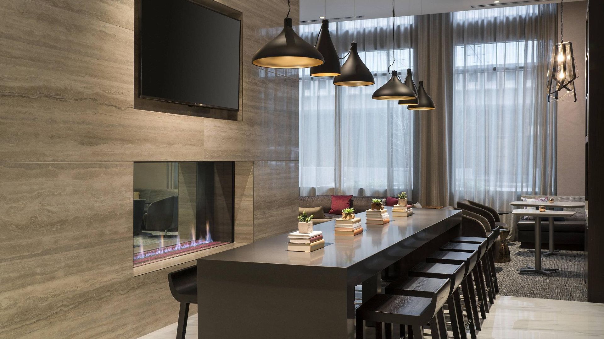 Hotel Hilton Hills 4*