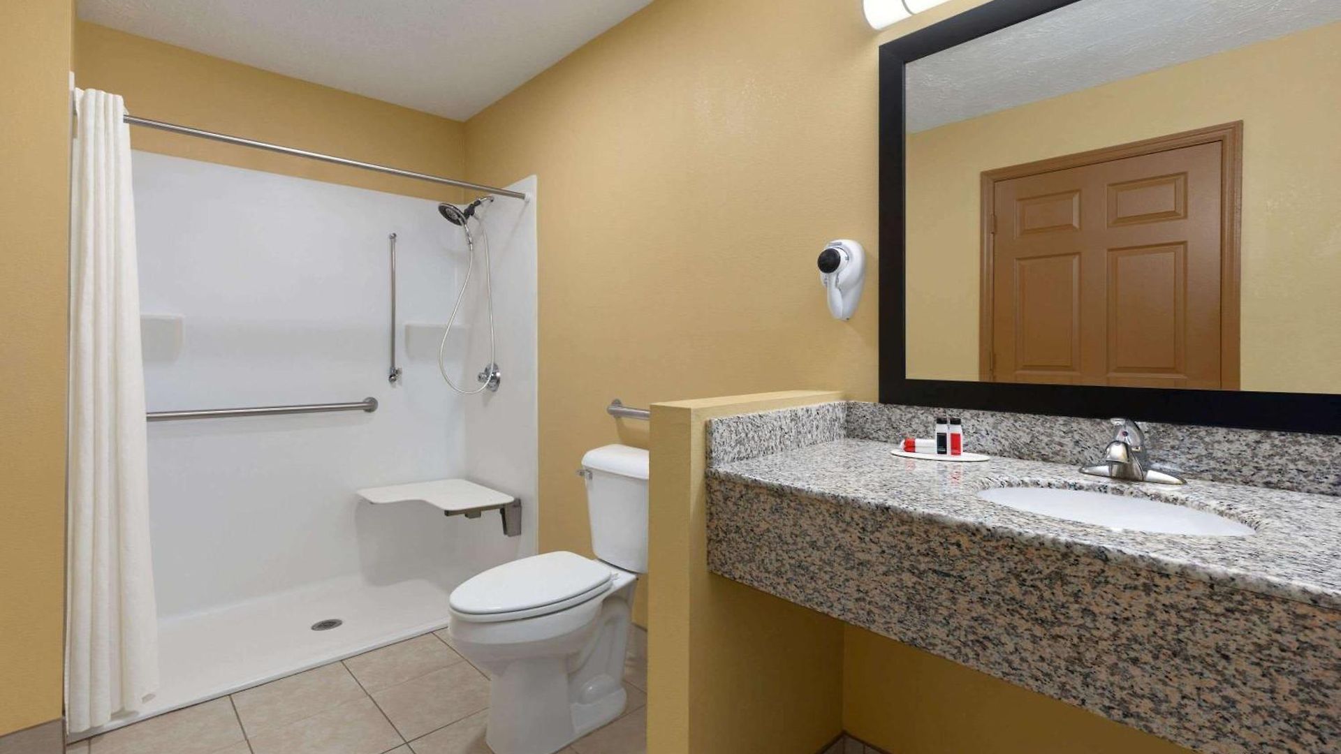 Super 8 By Wyndham Whites Creek/ Nw Area Hotel