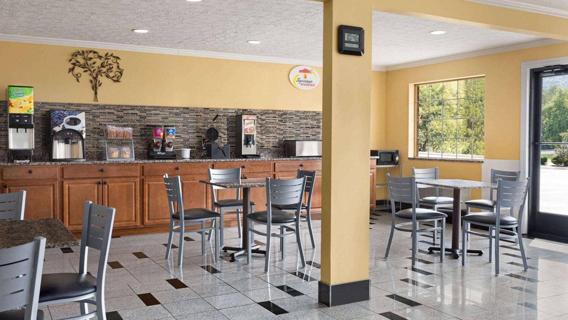 Super 8 By Wyndham Whites Creek/ Nw Area Hotel 2*