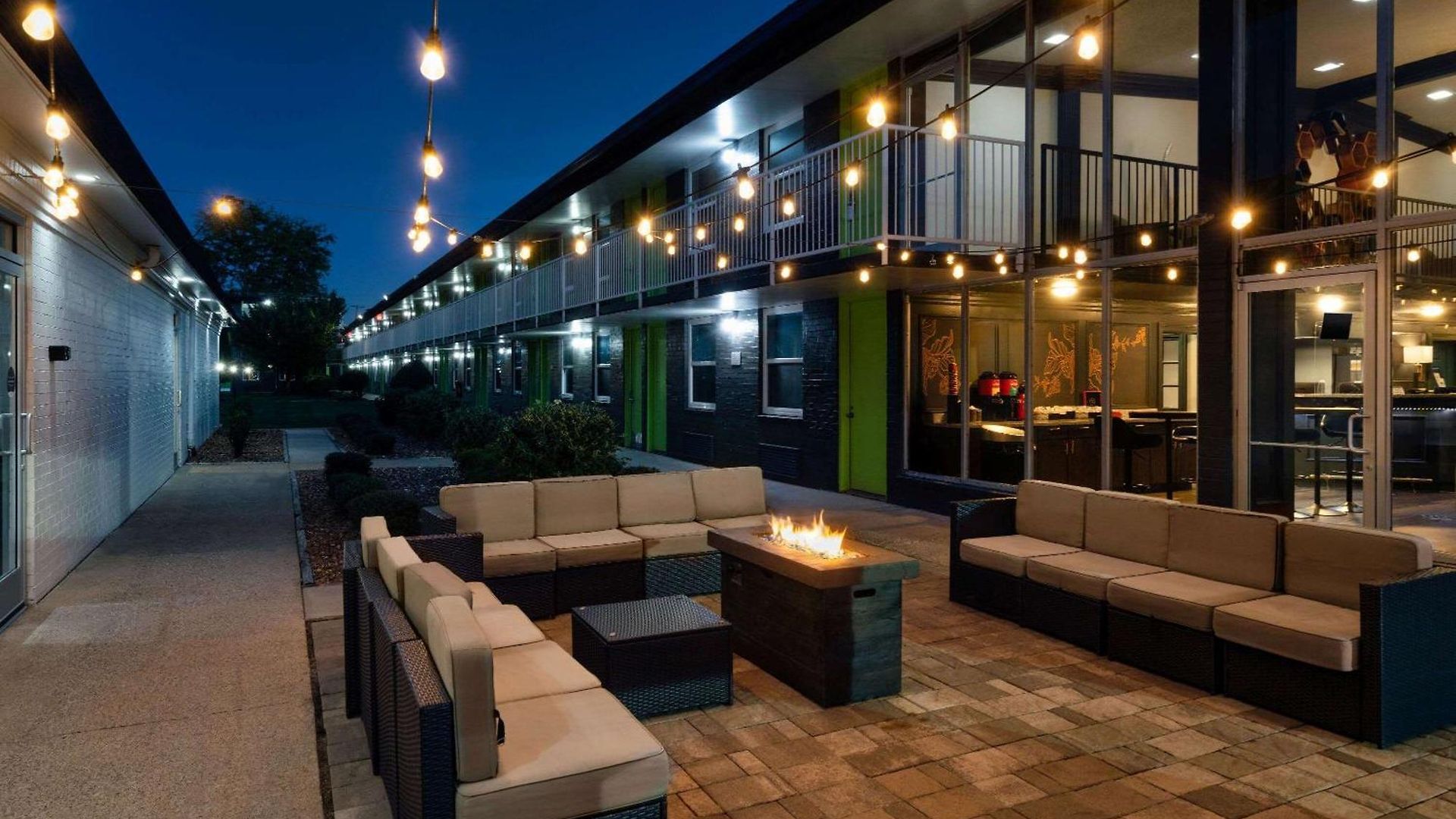 Hillside Crossing Hotel
