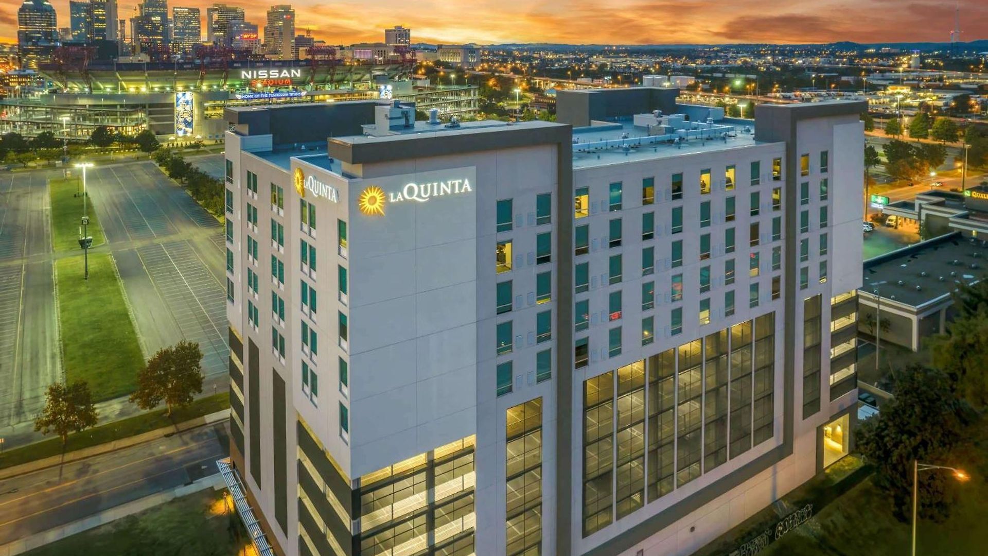 Hotel La Quinta & By Wyndham Downtown Stadium 3*