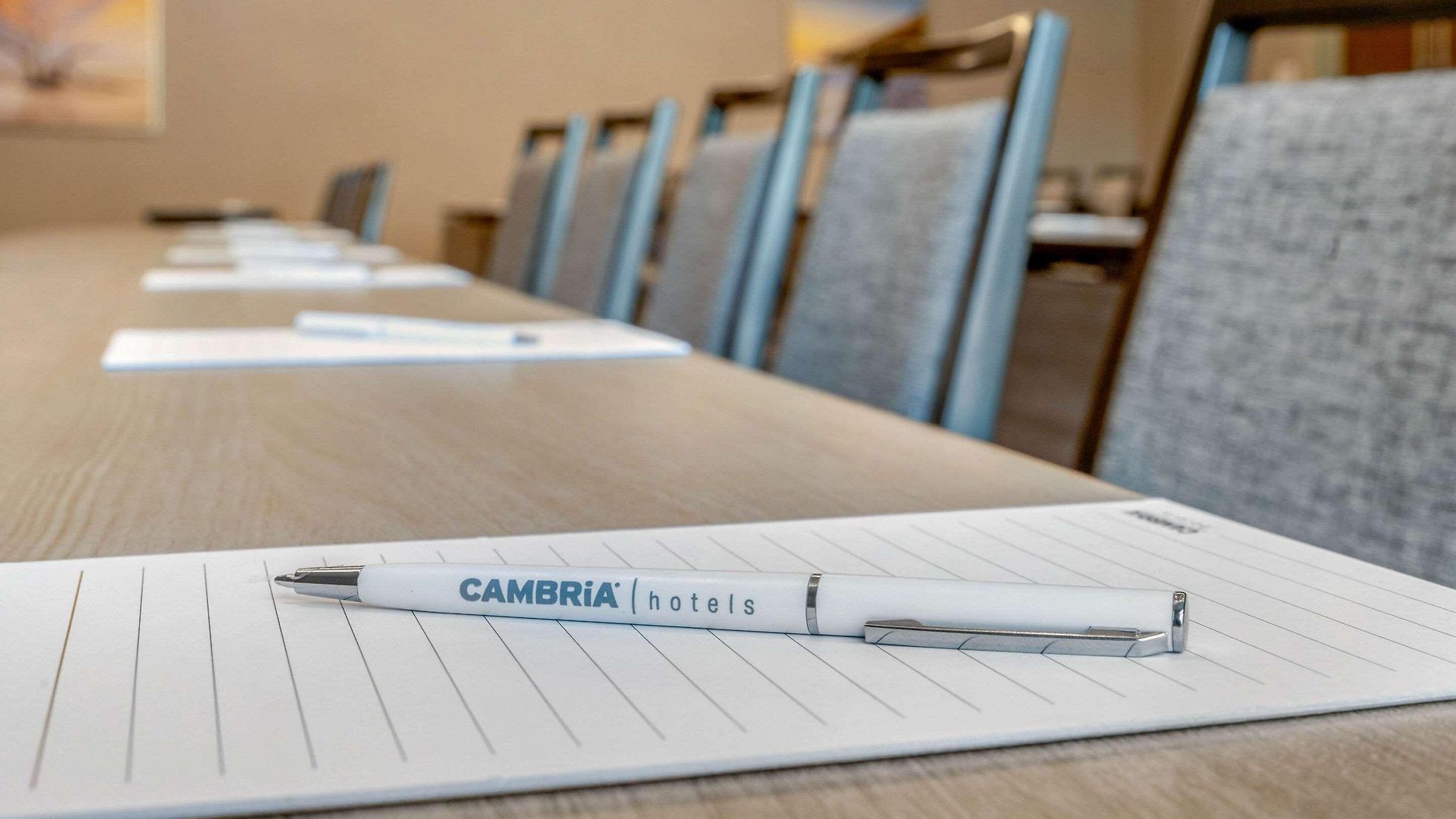 Hotel Cambria Airport 5*
