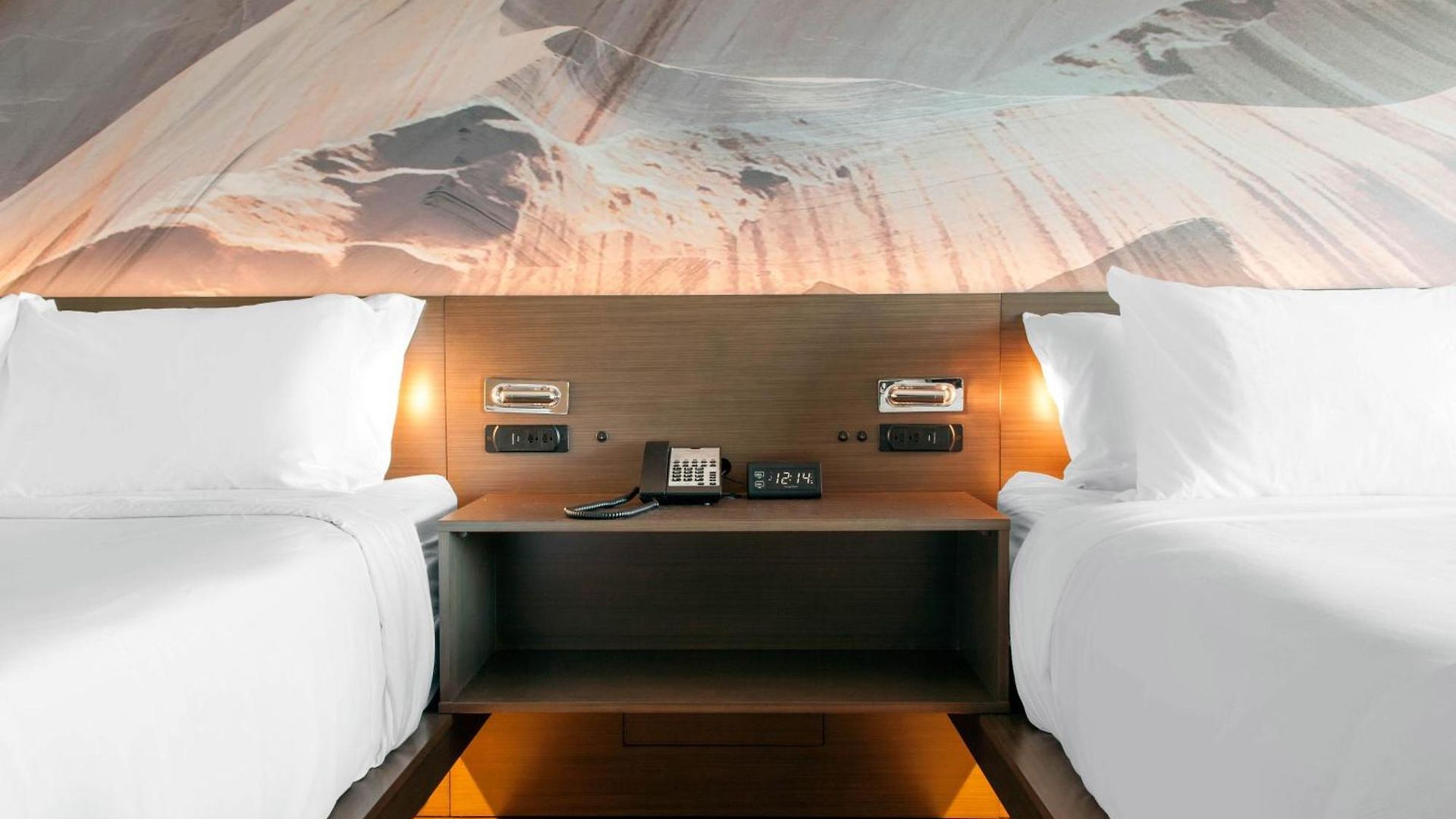 Cambria Airport 5*