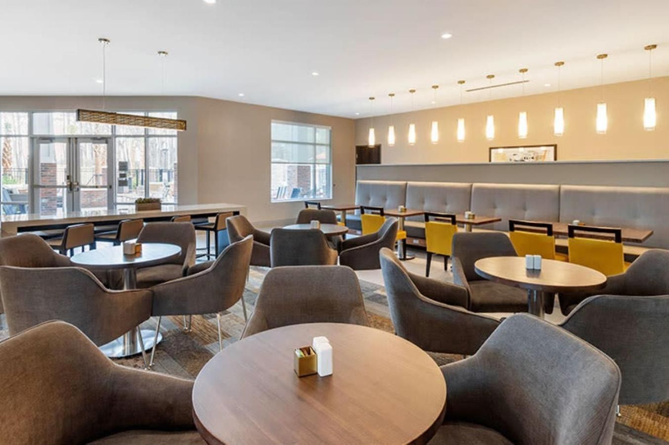 Cambria Airport Hotel 5*