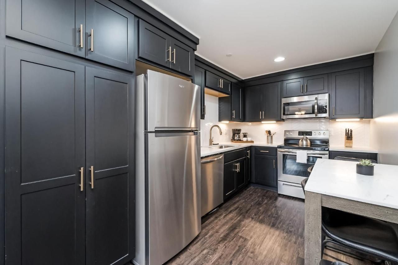 Abode - Germantown Apartment *