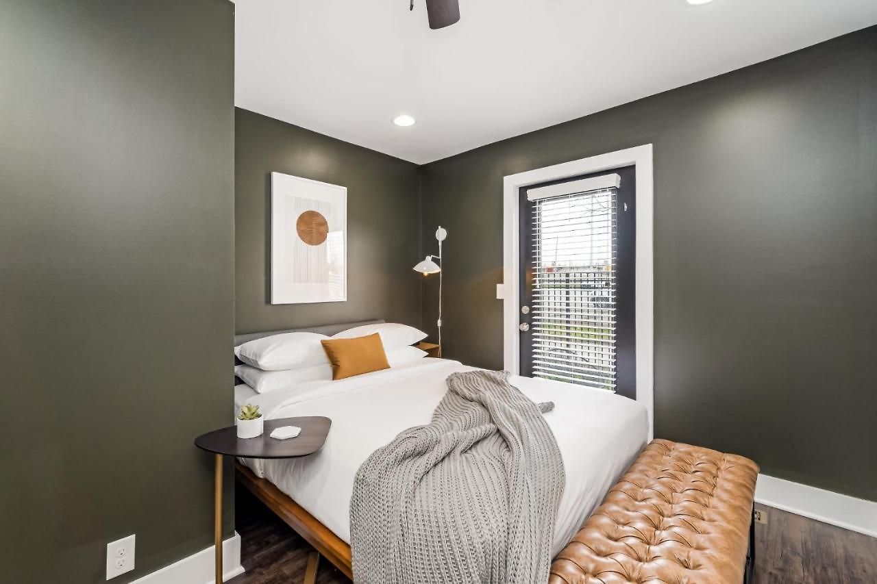 Abode - Germantown Apartment *