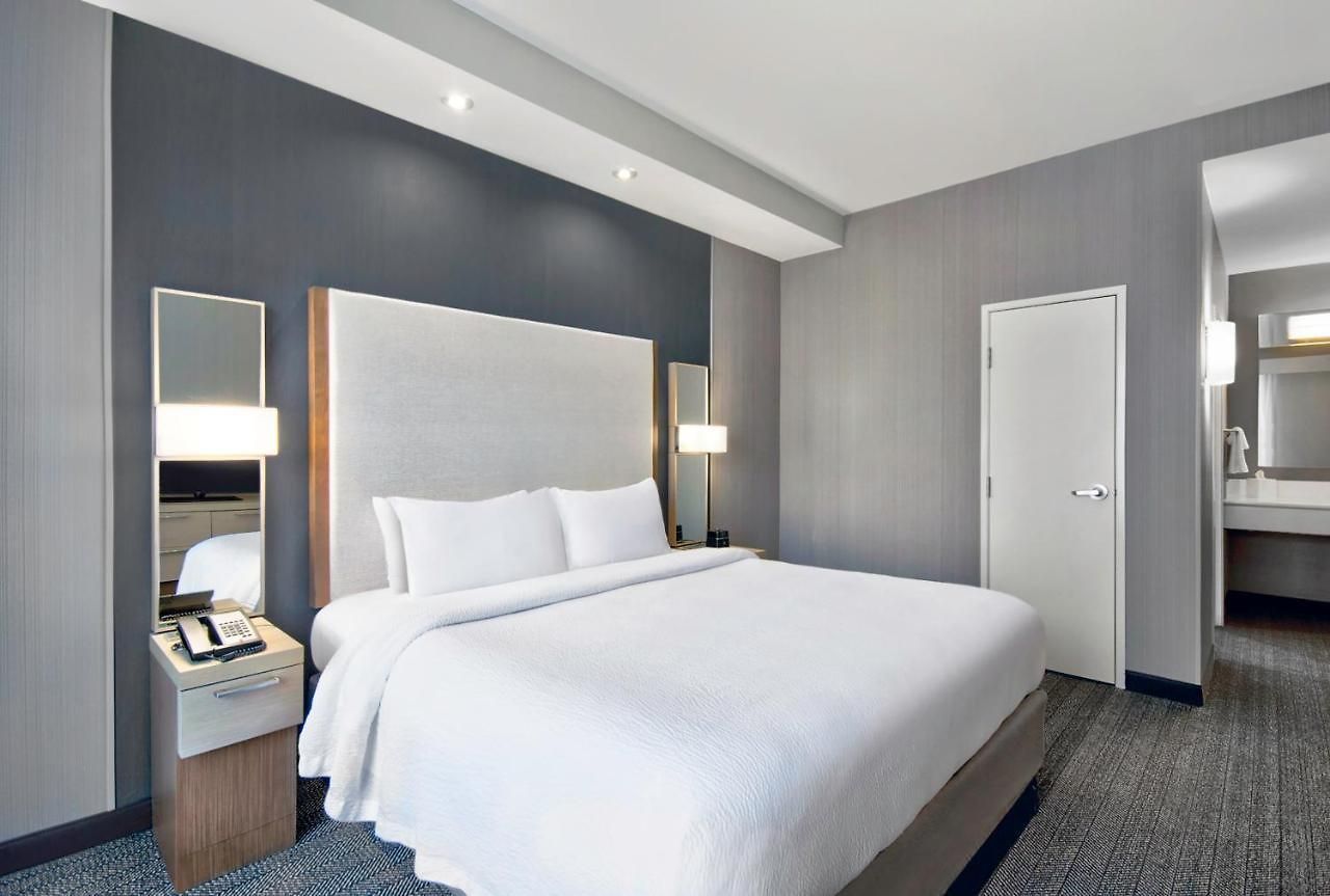Courtyard By Marriott Hills Hotel 3*