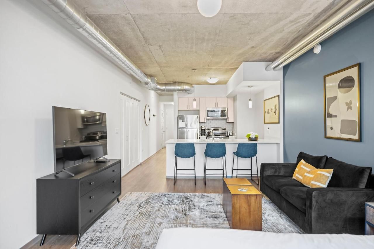 Hotel Placemakr Premier Sobro