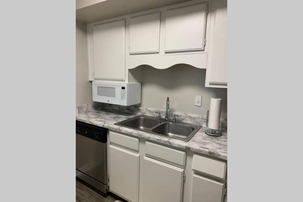 Luxury Townhome 20 Min To Music City, *