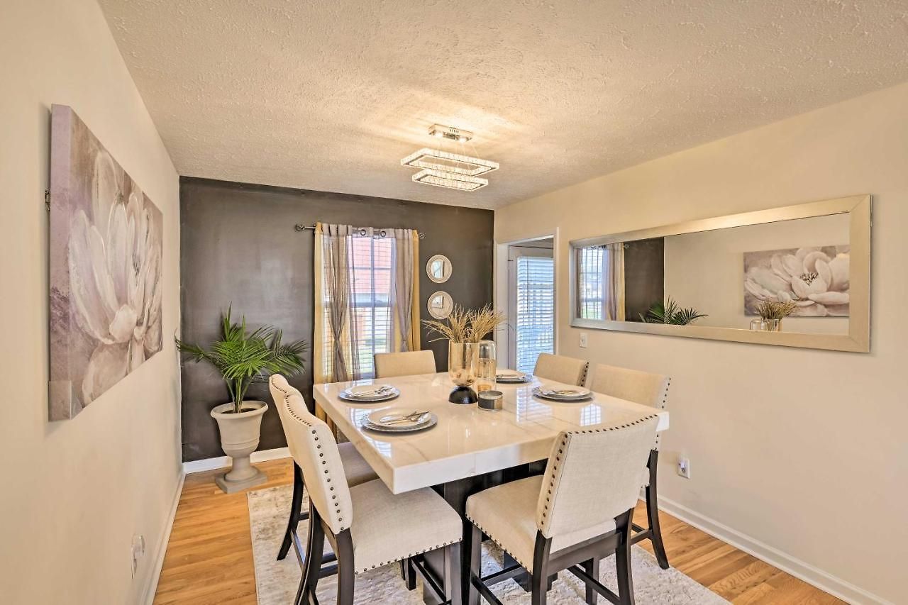 Charming ~ 6 Mi To Downtown! Holiday home