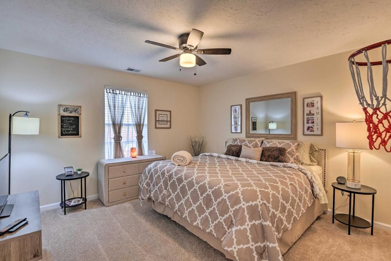 Charming ~ 6 Mi To Downtown! Holiday home *