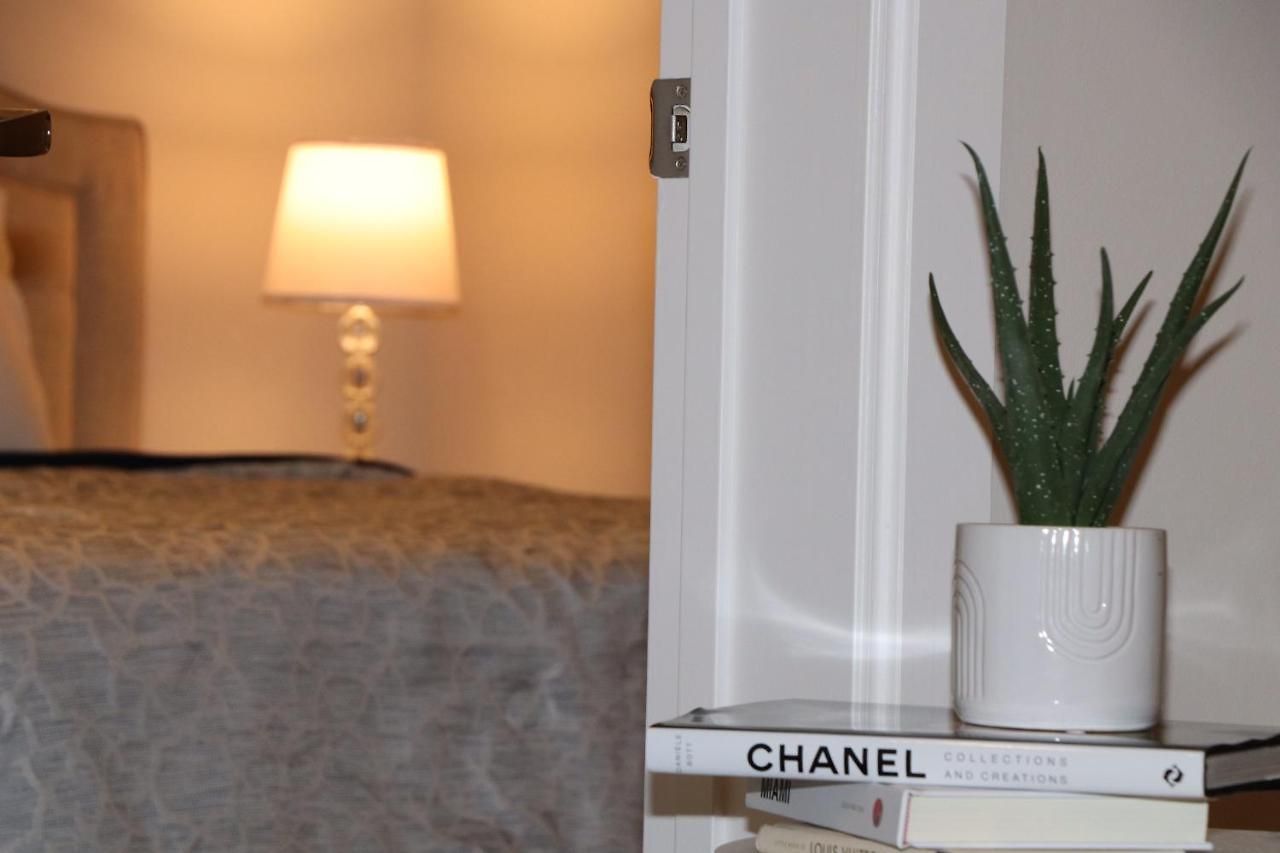 Apartment Palatial Abode With Downtown View & Free Parking