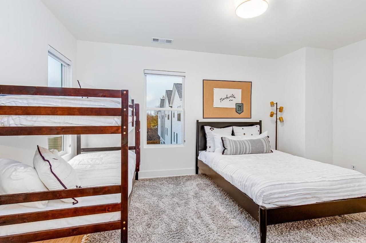 Park West 7 3*