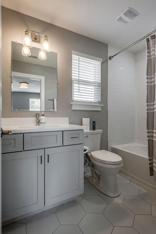 Classy, Cozy, Close To Downtown *