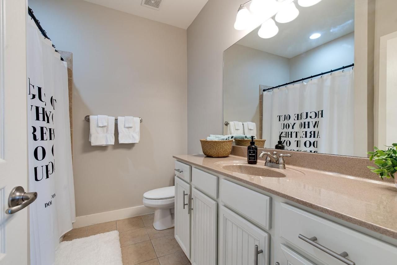 Apartment 2-bedroom Unit With Free Parking & 2 King Beds