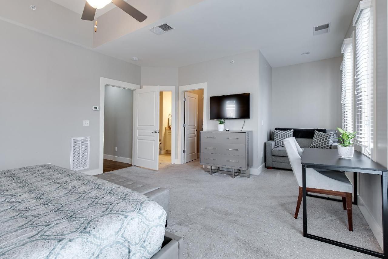 2-bedroom Unit With Free Parking & 2 King Beds Apartment *