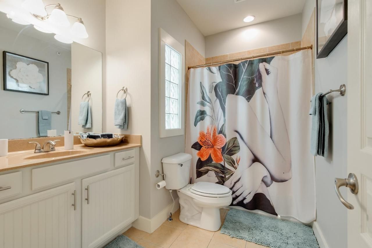 West End Townhome With 2 En-suites And Free Private Parking Holiday home *