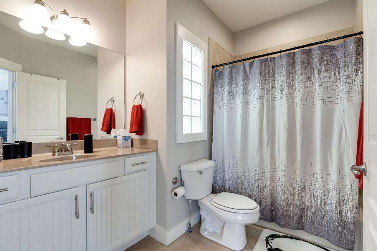 Holiday home Music Row Luxury - Two King Bedrooms - Private Garage & Ensuite Baths *