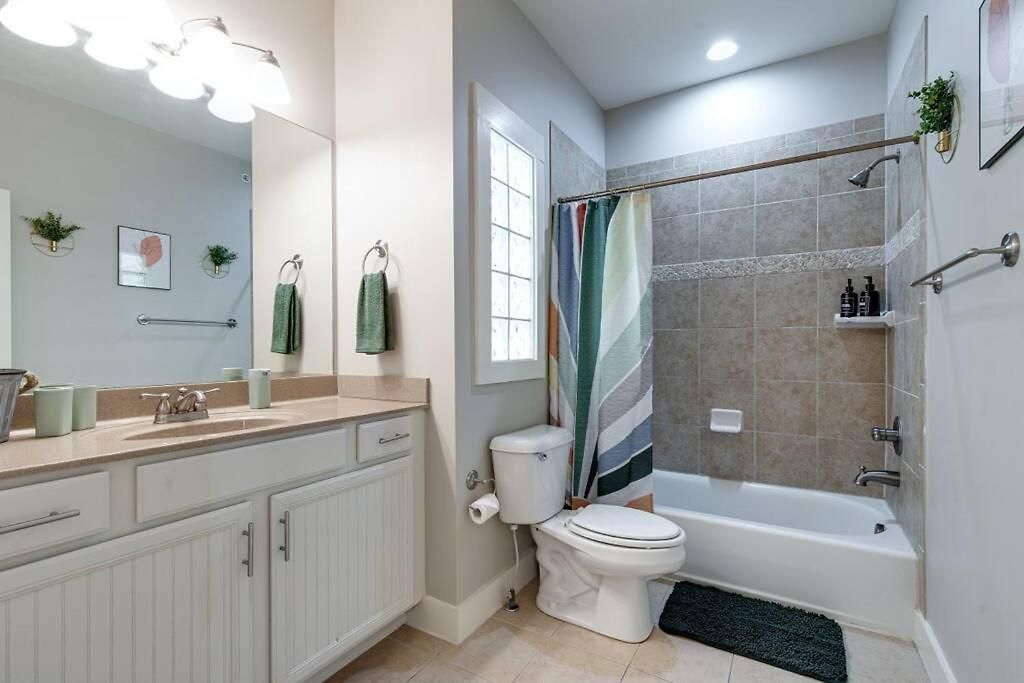3-story West End | Free Garage Parking | Near Vanderbilt Medical