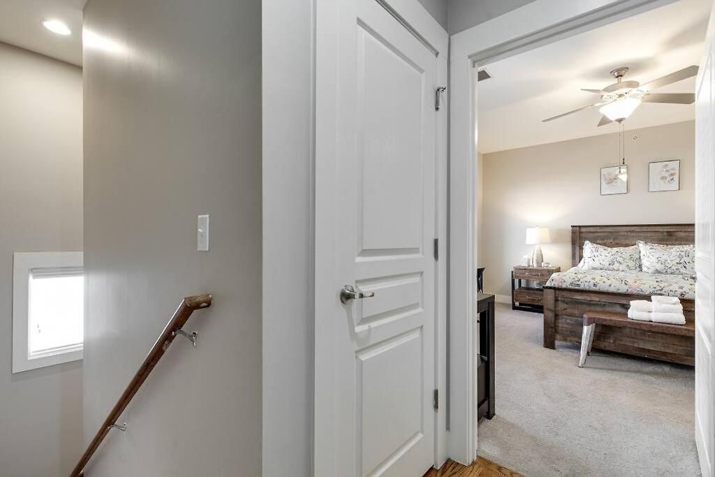 3-story West End | Free Garage Parking | Near Vanderbilt Medical Apartment *