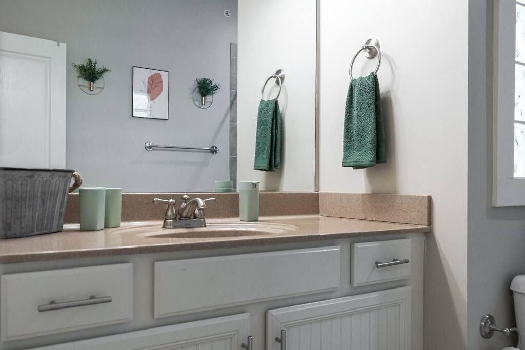 3-story West End | Free Garage Parking | Near Vanderbilt Medical Apartment Nashville