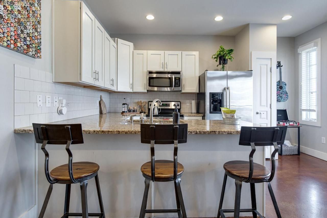 Music Row Luxury - Two King Bedrooms - Private Garage & Ensuite Baths Nashville