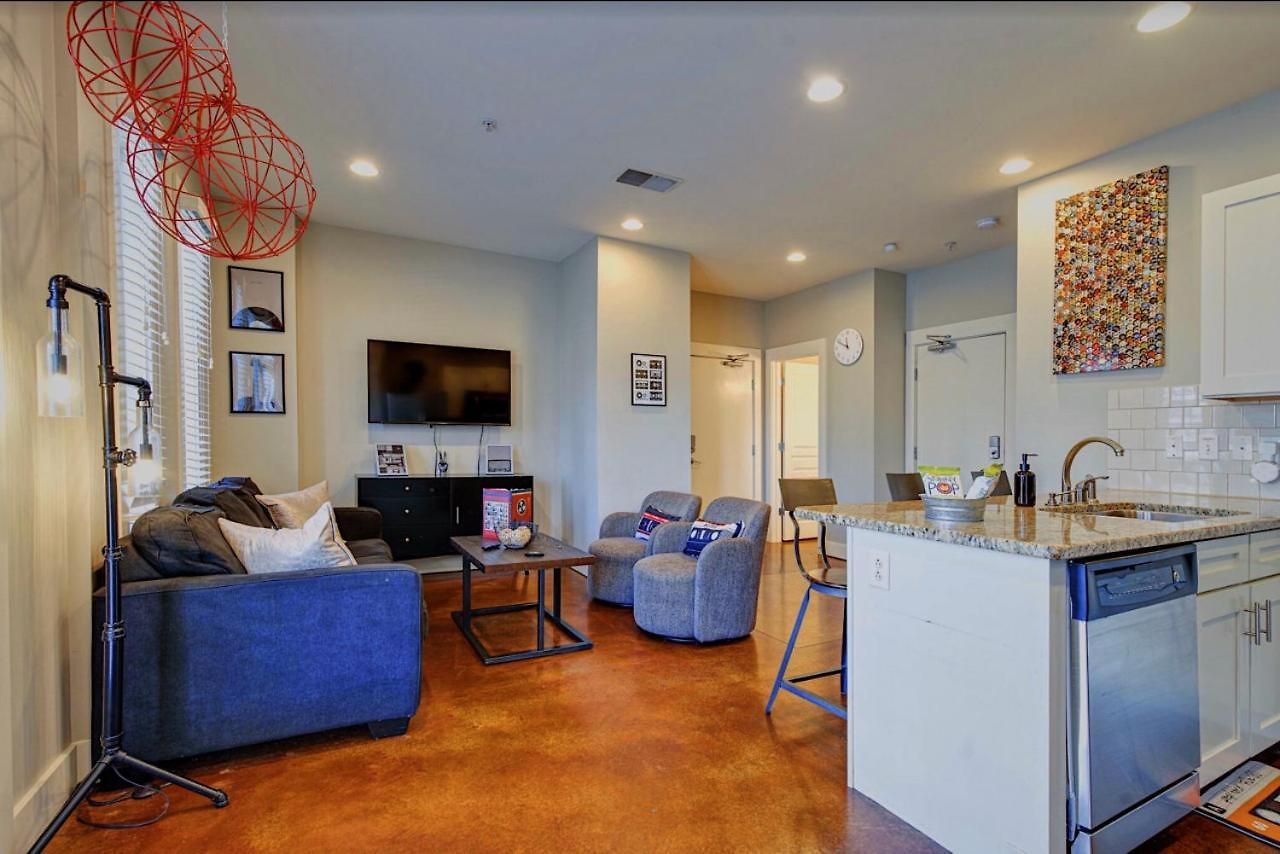 Music Row Luxury - Two King Bedrooms - Private Garage & Ensuite Baths Nashville