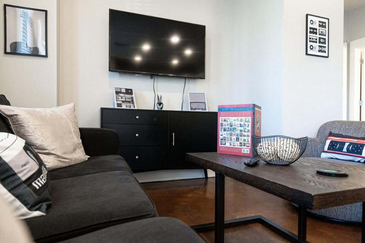 Holiday home Music Row Luxury - Two King Bedrooms - Private Garage & Ensuite Baths