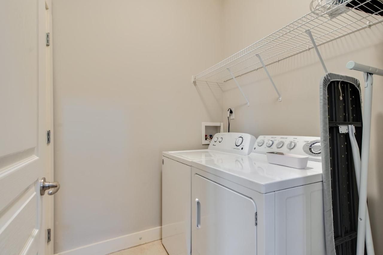 Holiday home West End Townhome With 2 En-suites And Free Private Parking *