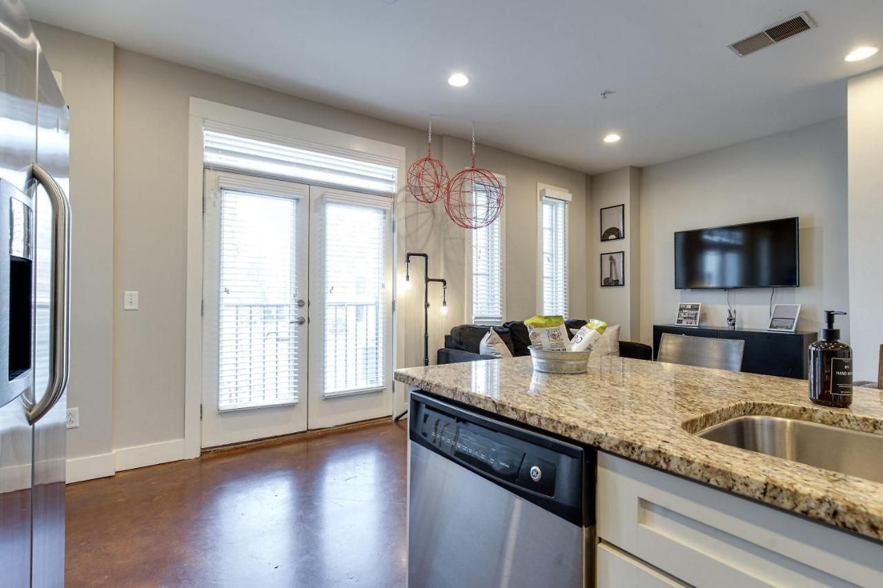 Music Row Luxury - Two King Bedrooms - Private Garage & Ensuite Baths * Nashville